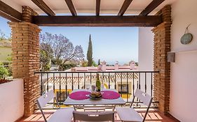 Sunny Tranquility With Pool - Happy Rentals